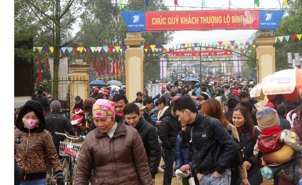 Hà Tĩnh: Khai hội mùa lễ hội chùa Hương Tích 2012